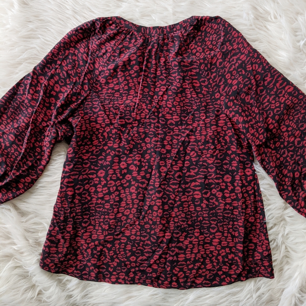 Joie Addie B Lips Kisses Silk Top Size Small - Picture 6 of 6